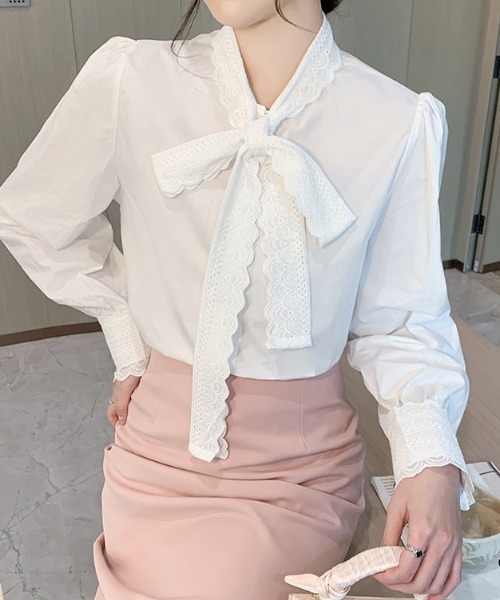 AMAJI(アマジ)の「コットン 長袖白シャツ(シャツ/ブラウス・レディース・ホワイト・SMALL/MEDIUM/LARGE/X-LARGE)」の1枚目の写真
