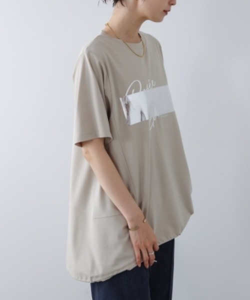 Bou Jeloud(ブージュルード)の「箔エンボスロゴチュニック(Tシャツ/カットソー・レディース・ベージュ/ブラック/オフホワイト・FREE)」の1枚目の写真