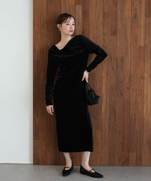 J by blue(ジェイバイブルー)の「ドレープベロアマキシワンピース(ワンピース・レディース・ブラウン/ブラック/ブルーグレー・MEDIUM)」の10枚目の写真
