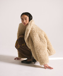 muller of yoshiokubo（ミュラーオブヨシオクボ）の「muller of yoshiokubo ミュラーオブヨシオクボ / REVERSIBLE SNOW BLOUSON ファー×サテンリバーシブルスノーブルゾン / MLF26705（ブルゾン）」