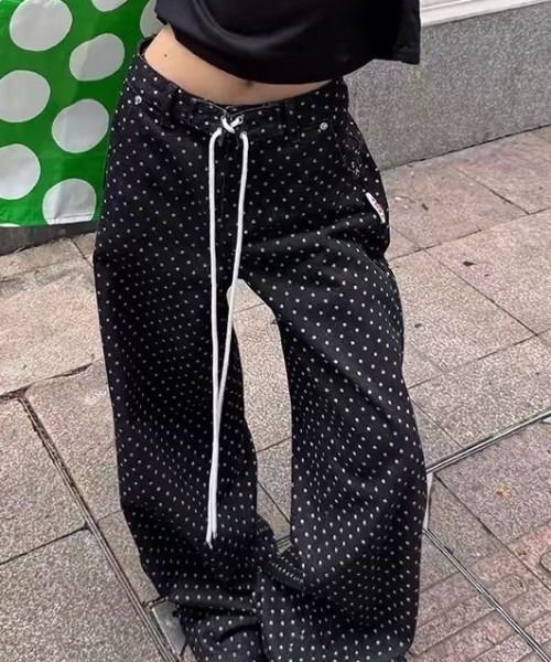 SHERU(シェル)の「ドット柄 ウエストドロストイージーバギーパンツ(デニムパンツ・レディース・ブラック・M/S/L)」の5枚目の写真