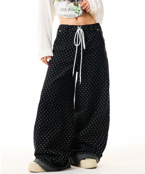 SHERU(シェル)の「ドット柄 ウエストドロストイージーバギーパンツ(デニムパンツ・レディース・ブラック・M/S/L)」の8枚目の写真