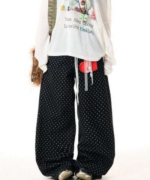 SHERU(シェル)の「ドット柄 ウエストドロストイージーバギーパンツ(デニムパンツ・レディース・ブラック・M/S/L)」の12枚目の写真