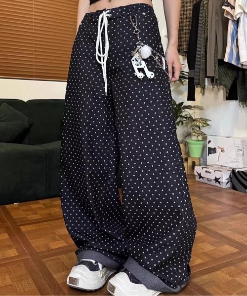 SHERU(シェル)の「ドット柄 ウエストドロストイージーバギーパンツ(デニムパンツ・レディース・ブラック・M/S/L)」の16枚目の写真