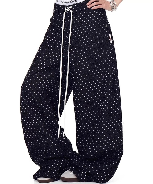 SHERU(シェル)の「ドット柄 ウエストドロストイージーバギーパンツ(デニムパンツ・レディース・ブラック・M/S/L)」の18枚目の写真