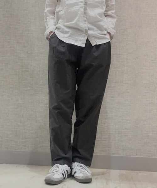 SELF+SERVICE(セルフサービス)の「オーガニック綿入オックスストレッチテーパードパンツ(その他パンツ・レディース・ベージュ/チャコールグレー/ブラウン・M/XL/L/S)」の2枚目の写真