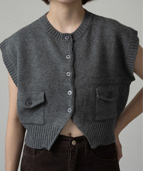 lawgy(ラウジー)の「flap pocket effortless knit vest / フラップポケットエフォートレスニットベスト(ベスト・レディース・キャメル/グレー・FREE)」の2枚目の写真