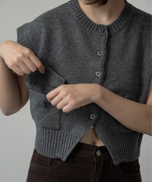 lawgy(ラウジー)の「flap pocket effortless knit vest / フラップポケットエフォートレスニットベスト(ベスト・レディース・キャメル/グレー・FREE)」の9枚目の写真