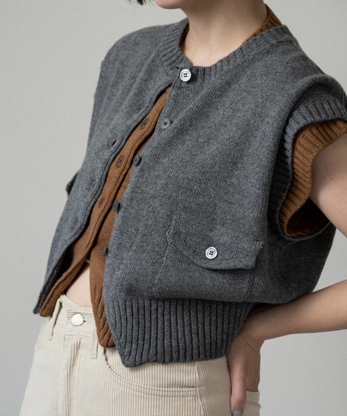 lawgy(ラウジー)の「flap pocket effortless knit vest / フラップポケットエフォートレスニットベスト(ベスト・レディース・キャメル/グレー・FREE)」の13枚目の写真