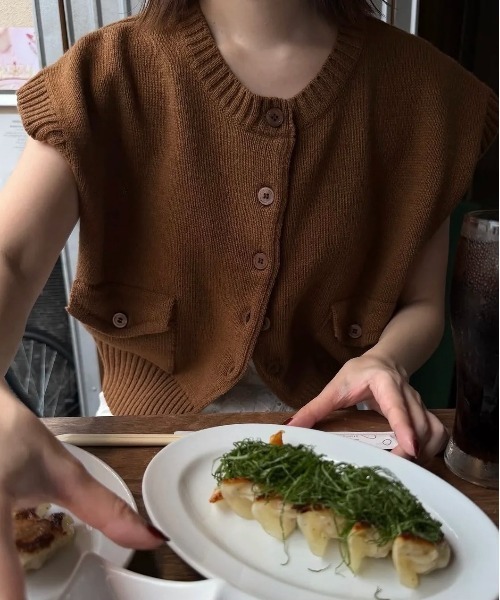 lawgy(ラウジー)の「flap pocket effortless knit vest / フラップポケットエフォートレスニットベスト(ベスト・レディース・キャメル/グレー・FREE)」の20枚目の写真