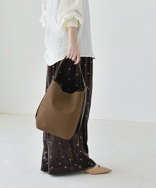 quaranciel（カランシエル）の「〈洗濯機可能〉フラワー 刺繍 ポリエステル ベロア ワイド パンツ（その他パンツ・レディース・ブラウン/ネイビー・ONE SIZE）」の16枚目の写真