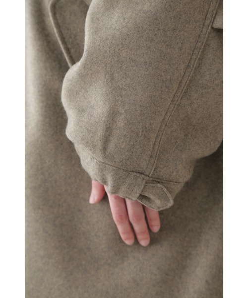 YLEVE(イレーヴ)の「YLEVE / WOOL MELTON OVER DYE CO(ダウンジャケット/コート・レディース・カーキ・1)」の7枚目の写真