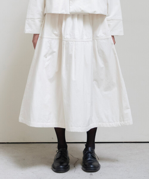 DANTON(ダントン)の「DANTON × eunoia - Tuck Padding Skirt(スカート・レディース・ブラック・F)」の2枚目の写真
