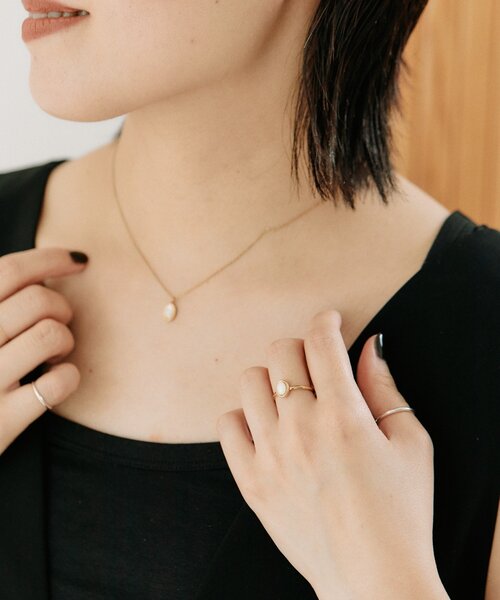 ear PAPILLONNER(イアパピヨネ)の「プチオーバル天然石リング《金属アレルギー対応/ステンレス》(リング・レディース・ダークブルー/ホワイト・ONE SIZE)」の10枚目の写真