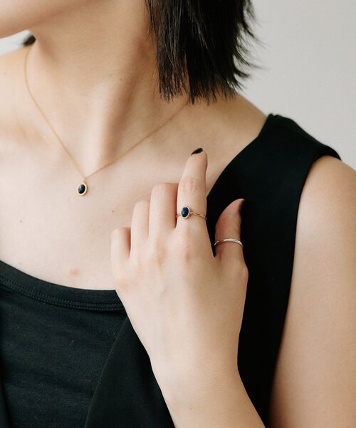 ear PAPILLONNER(イアパピヨネ)の「プチオーバル天然石リング《金属アレルギー対応/ステンレス》(リング・レディース・ダークブルー/ホワイト・ONE SIZE)」の4枚目の写真