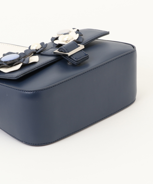 RODE SKO（ロデスコ）の「RODE SKO NITA フラワーモチーフショルダーバッグ（ショルダーバッグ・レディース・ネイビー/オフホワイト・FREE）」の7枚目の写真