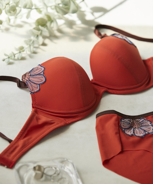 une nana cool�i�E���i�i�N�[���j�́uFuture flower BRAGENIC�i�u���j�v�b���b�h