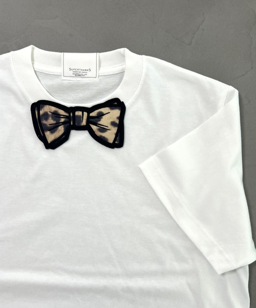 SUPERTHANKS（スーパーサンクス）の「蝶ネクタイワッペンベーシックビッグシルエットTシャツ（Tシャツ/カットソー・メンズ・ホワイト/ブラック/ホワイト×ブルー/ブラック系その他6/ホワイト系その他7/ホワイト×ブラック/ブラック×グレー/ホワイト系その他6/ブラック系その他7・L/S/M/XS/XL）」の5枚目の写真