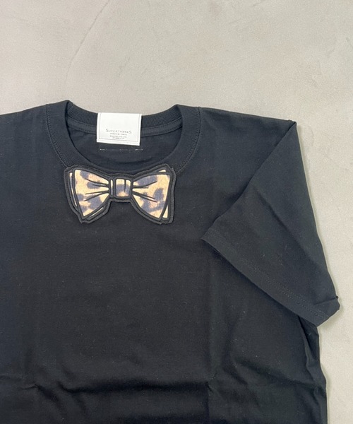 SUPERTHANKS（スーパーサンクス）の「蝶ネクタイワッペンベーシックビッグシルエットTシャツ（Tシャツ/カットソー・メンズ・ホワイト/ブラック/ホワイト×ブルー/ブラック系その他6/ホワイト系その他7/ホワイト×ブラック/ブラック×グレー/ホワイト系その他6/ブラック系その他7・L/S/M/XS/XL）」の16枚目の写真