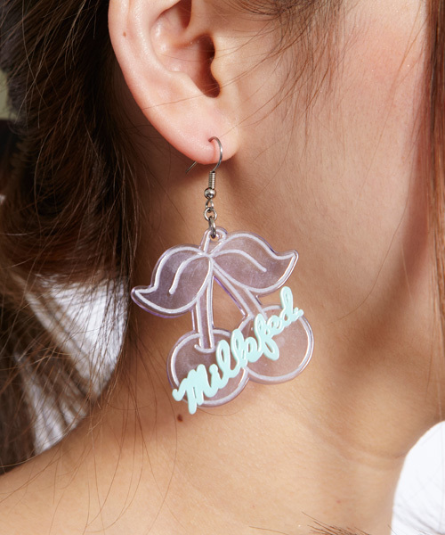 MILKFED.（ミルクフェド）の「【ar6月号掲載商品】CHERRY EARRING（ピアス（両耳用）・レディース・ライトパープル/レッド・ONE SIZE）」の4枚目の写真