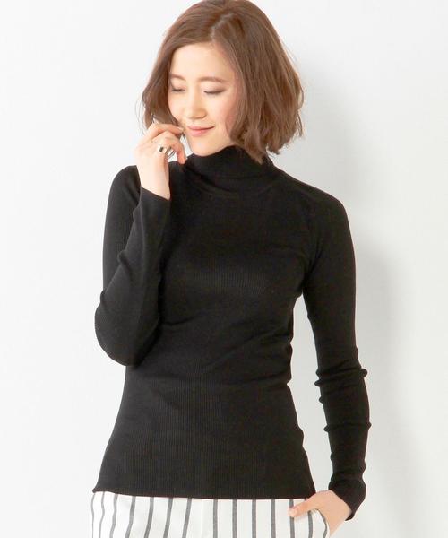 UNITED ARROWS(ユナイテッドアローズ)の「○UAB シルク リブ タートル ネック ニット◆(ニット/セーター・レディース・ホワイト/ブラック/ライトグレー/ワインレッド/ベージュ/ネイビー/その他1・フリー)」の2枚目の写真