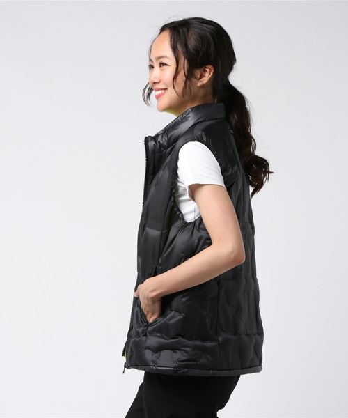 MARK & LONA(マークアンドロナ)の「M★ Embossed Down Vest | WOMEN(ダウンベスト・レディース・ブラック/バーガンディー/ホワイト・40/38/36)」の4枚目の写真