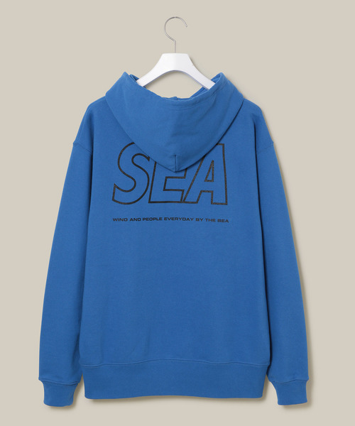 ADAM ET ROPE'（アダムエロペ）の「【WIND AND SEA】プルオーバースウェットパーカー（パーカー・メンズ・レッド/ブルー・L/M）」の2枚目の写真