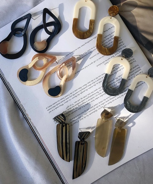 select MOCA(セレクトモカ)の「バッファローフラグメントピアス(象牙ピアス)(ピアス(両耳用)・レディース・ブラック/ベージュ・FREE)」の9枚目の写真