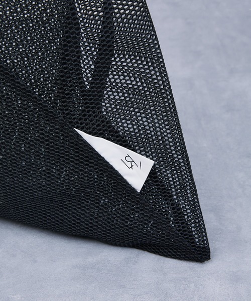 And A（アンドエー）の「LIVERAL リヴェラル / Niji ニジ ショルダートートバッグ メッシュトート トライアングルバッグ / L2002（トートバッグ・メンズ・ブラック/ブラック系その他3/ブラック系その他/ブラック系その他2・FREE）」の14枚目の写真