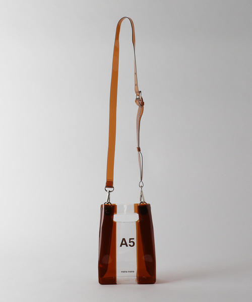 NaNa-NaNa(ナナナナ)の「【別注】 <nana-nana>A5 クリアバッグ -2WAY- Ψ(ショルダーバッグ・レディース・ブラウン・FREE)」の5枚目の写真