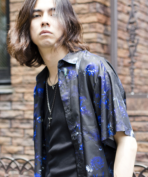 NO ID.（ノーアイディ）の「mhs1434-花柄ｼｮｰﾄｶﾗｰBIG-SH シャツ（シャツ/ブラウス・メンズ・ホワイト/レッド/ブルー・1/2）」の2枚目の写真