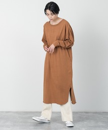 バックヘンリーネックドレス