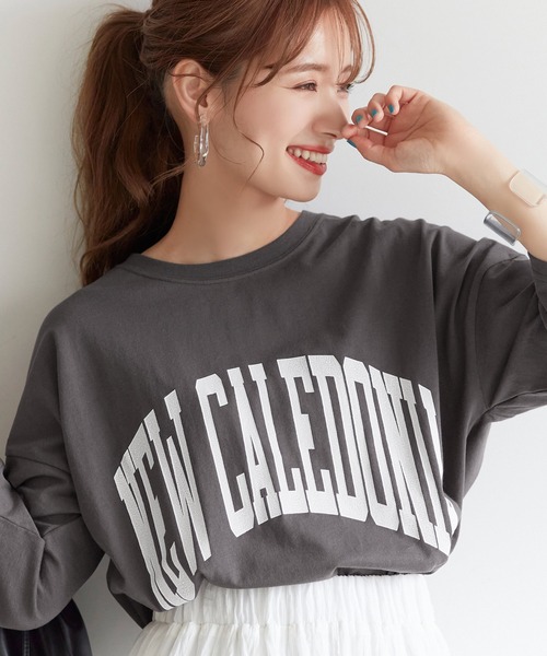 coca(coca)(コカ)の「ビックシルエットカレッジロゴTシャツ(Tシャツ/カットソー・レディース・ホワイト/ベージュ/チャコールグレー・ONE SIZE)」の2枚目の写真