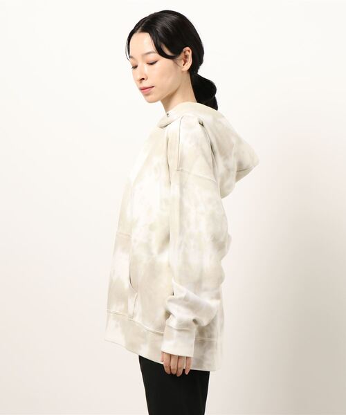RAG MACHINE（ラグマシーン）の「【RAG MACHINE】タイダイ柄ビッグシルエットパーカー （パーカー・レディース・ホワイト×ブルー/ホワイト×カーキブラウン・M/L）」の3枚目の写真