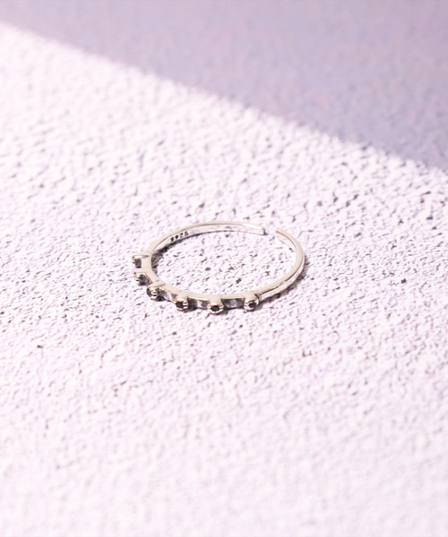 BAYBLO（ベイブロ）の「(EL)【ユニセックス】シルバー925 デザイン リング（リング・メンズ・シルバー系その他2/ゴールド/ゴールド系その他/その他7/シルバー系その他3/シルバー系その他5/ゴールド系その他2/ゴールド系その他3/ゴールド系その他4/ゴールド系その他5/ゴールド系その他6/ゴールド系その他7/シルバー系その他7/シルバー系その他/その他5/シルバー系その他6/ブラック系その他/その他2/シルバー系その他4/その他3/その他1/その他4/その他6/シルバー/ブラック系その他2・ONE SIZE）」の4枚目の写真