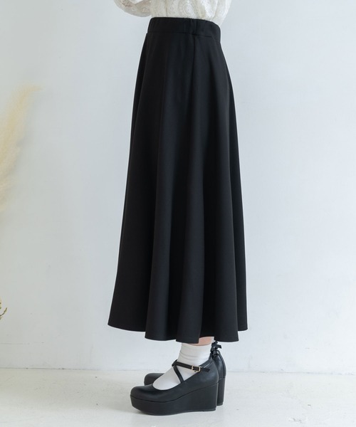 Newlyme（ニューリーミー）の「サーキュラーフレアマキシスカート（スカート・レディース・ネイビー/モカ/ブラック/ベージュ・MEDIUM/LARGE）」の15枚目の写真