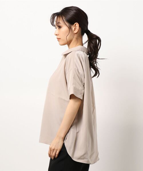 HONEYSUCKLE ROSE（ハニーサックルローズ）の「【HONEYSUCKLE ROSE】スキッパーシャツ（シャツ/ブラウス・レディース・ベージュ/ホワイト/ネイビー・M/L）」の5枚目の写真