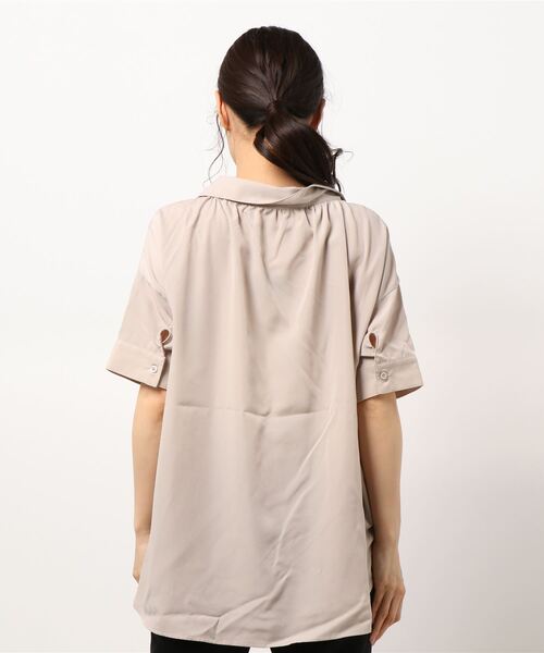 HONEYSUCKLE ROSE（ハニーサックルローズ）の「【HONEYSUCKLE ROSE】スキッパーシャツ（シャツ/ブラウス・レディース・ベージュ/ホワイト/ネイビー・M/L）」の4枚目の写真