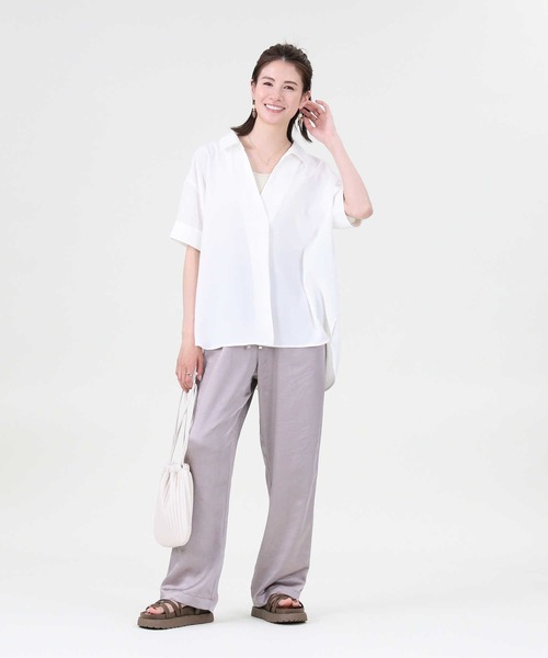 HONEYSUCKLE ROSE（ハニーサックルローズ）の「【HONEYSUCKLE ROSE】スキッパーシャツ（シャツ/ブラウス・レディース・ベージュ/ホワイト/ネイビー・M/L）」の6枚目の写真