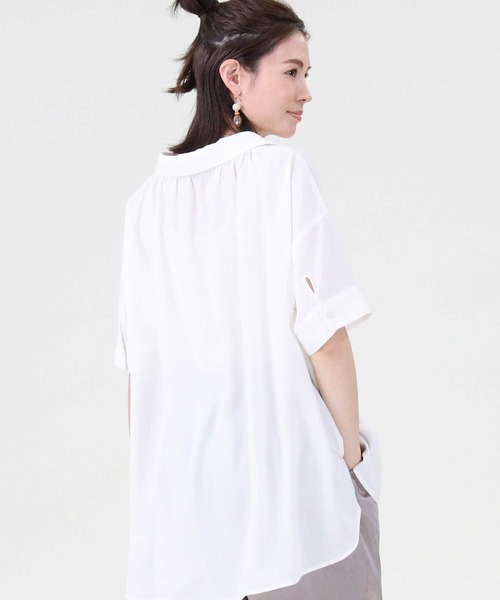 HONEYSUCKLE ROSE（ハニーサックルローズ）の「【HONEYSUCKLE ROSE】スキッパーシャツ（シャツ/ブラウス・レディース・ベージュ/ホワイト/ネイビー・M/L）」の9枚目の写真