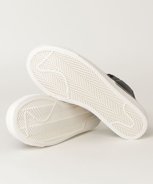 NIKE（ナイキ）の「NIKE ナイキ WMNS BLAZER MID 77 - DA2142-046（スニーカー・メンズ・ブラック・26.5cm/27cm/27.5cm/28cm/28.5cm/23㎝/24㎝/25㎝/23.5㎝/24.5㎝）」の3枚目の写真