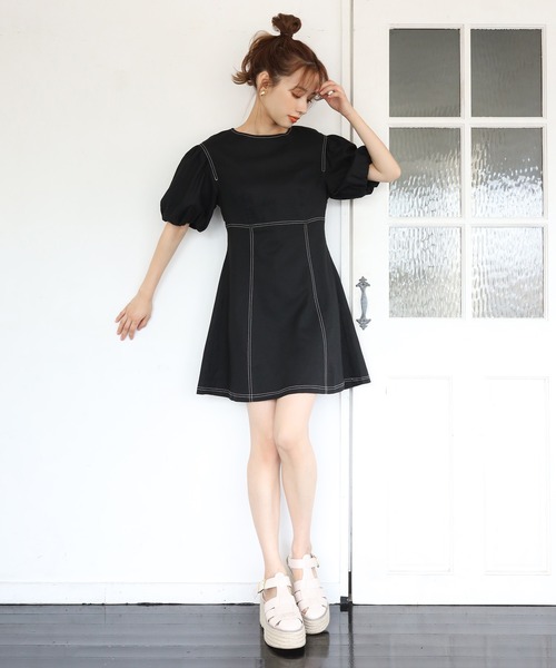 one after another NICE CLAUP(ワンアフターアナザーナイスクラップ)の「袖ボリュームミニワンピース(ワンピース・レディース・アイボリー/ブラック/イエロー・FREE)」の8枚目の写真