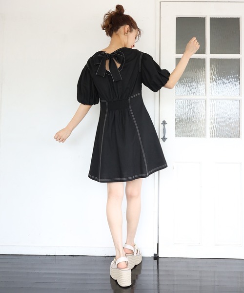 one after another NICE CLAUP(ワンアフターアナザーナイスクラップ)の「袖ボリュームミニワンピース(ワンピース・レディース・アイボリー/ブラック/イエロー・FREE)」の22枚目の写真