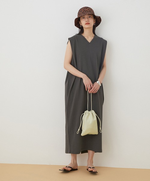 ADAM ET ROPE'（アダムエロペ）の「【アウトレット店舗・WEB限定】タックショルダーワンピース（ワンピース・レディース・グレー系その他/マスタード/チャコールグレー/レッド・FREE）」の7枚目の写真