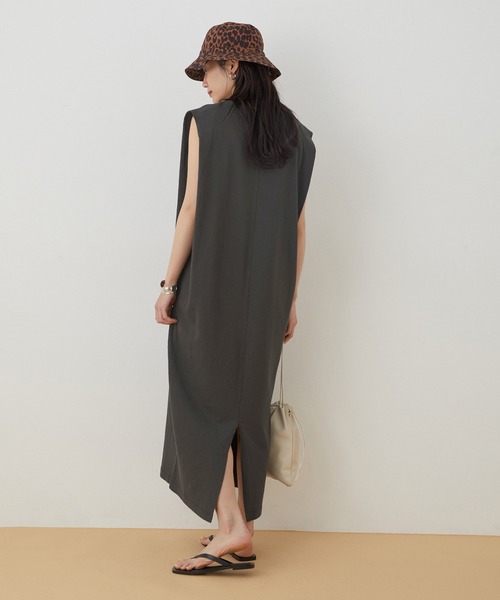 ADAM ET ROPE'（アダムエロペ）の「【アウトレット店舗・WEB限定】タックショルダーワンピース（ワンピース・レディース・グレー系その他/マスタード/チャコールグレー/レッド・FREE）」の8枚目の写真