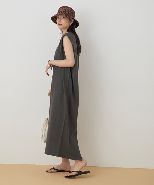 ADAM ET ROPE'（アダムエロペ）の「【アウトレット店舗・WEB限定】タックショルダーワンピース（ワンピース・レディース・グレー系その他/マスタード/チャコールグレー/レッド・FREE）」の18枚目の写真