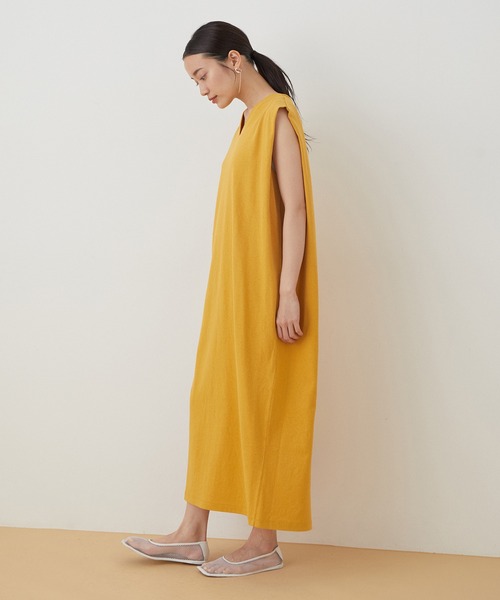 ADAM ET ROPE'（アダムエロペ）の「【アウトレット店舗・WEB限定】タックショルダーワンピース（ワンピース・レディース・グレー系その他/マスタード/チャコールグレー/レッド・FREE）」の20枚目の写真