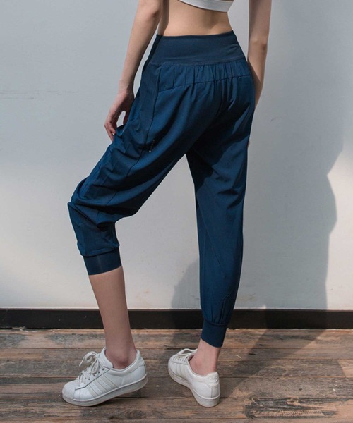 CHEATFULLDAYS（チートフルデイズ）の「フィットネス・ジョギング・ヨガウェア ジョガーパンツ（スポーツグッズ・レディース・ブラック/ネイビー・2L/S/M/L）」の12枚目の写真