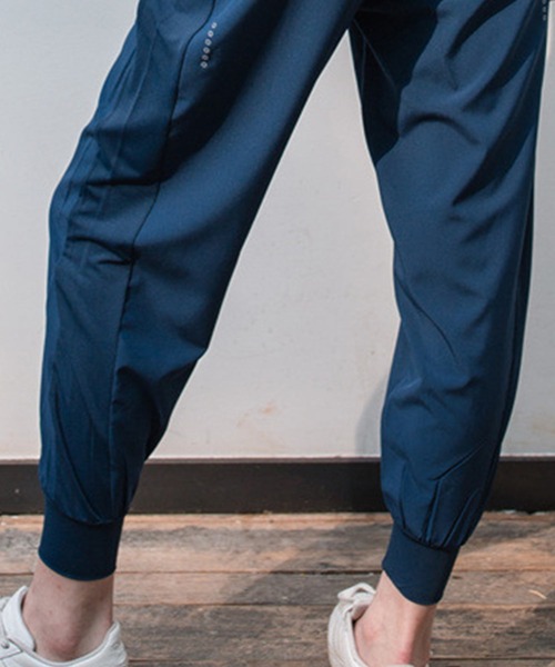 CHEATFULLDAYS（チートフルデイズ）の「フィットネス・ジョギング・ヨガウェア ジョガーパンツ（スポーツグッズ・レディース・ブラック/ネイビー・2L/S/M/L）」の14枚目の写真