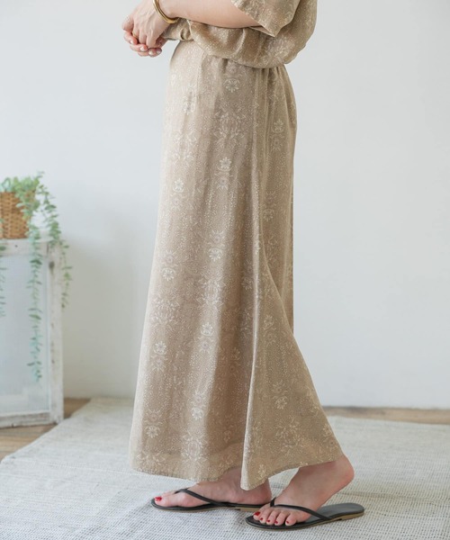 ITEMS URBANRESEARCH(アイテムズ アーバンリサーチ)の「プリントセミフレアスカート(スカート・レディース・チャコールグレー/ベージュ/オフホワイト・FREE)」の5枚目の写真